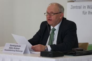 Domkapitular Albin Krämer, Leiter der Hauptabteilung Seelsorge.